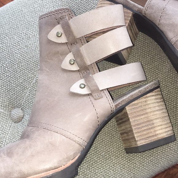 Sorel strappy ankle boots - 7.5 - Picture 2 of 8